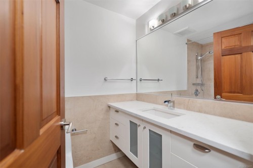 205-2341 Harbour Rd, Sidney, BC 