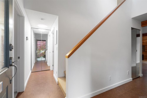 205-2341 Harbour Rd, Sidney, BC 