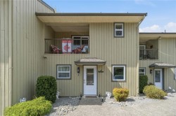 3-3350 Island Hwy  Qualicum Beach, BC V9K 2S2