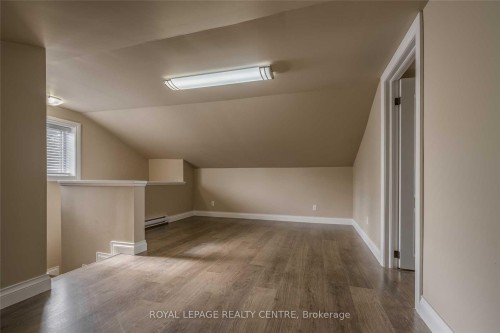 4-5425 Eighth Line, Milton, ON - Indoor Photo Showing Other Room