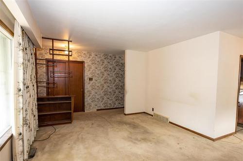 427 Thompson Dr, Winnipeg, MB 