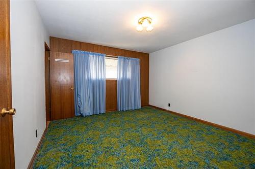 427 Thompson Dr, Winnipeg, MB 