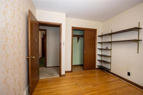 427 Thompson Dr, Winnipeg, MB 