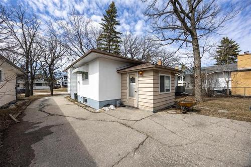 427 Thompson Dr, Winnipeg, MB 