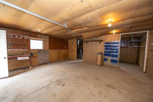 427 Thompson Dr, Winnipeg, MB 