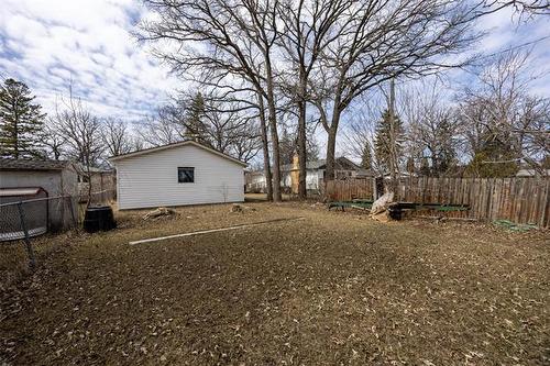 427 Thompson Dr, Winnipeg, MB 