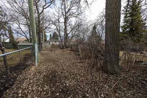 427 Thompson Dr, Winnipeg, MB 