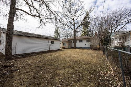 427 Thompson Dr, Winnipeg, MB 