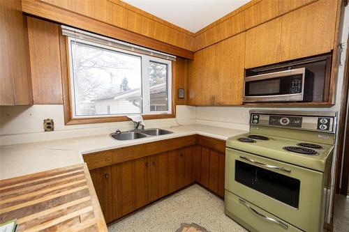 427 Thompson Dr, Winnipeg, MB 