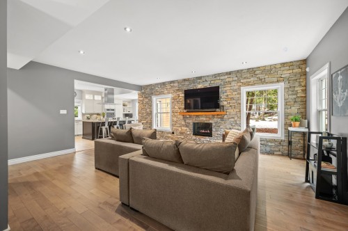 Salon - 74 Rue Balmoral, Morin-Heights, QC - Indoor Photo Showing Living Room With Fireplace