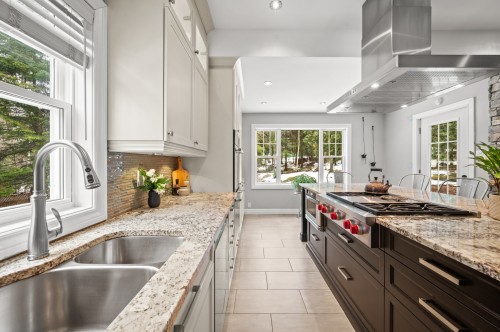 Cuisine - 74 Rue Balmoral, Morin-Heights, QC - Indoor Photo Showing Kitchen With Double Sink With Upgraded Kitchen