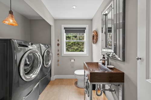 Salle d'eau - 74 Rue Balmoral, Morin-Heights, QC - Indoor Photo Showing Laundry Room