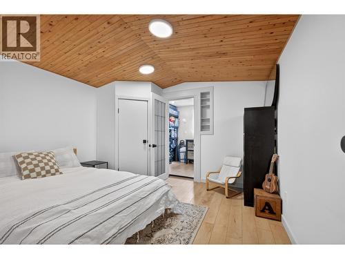 1 of 3 bedrooms - 374 Kildare Way, Vernon, BC - Indoor Photo Showing Bedroom