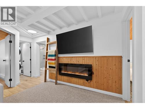 374 Kildare Way, Vernon, BC - Indoor With Fireplace