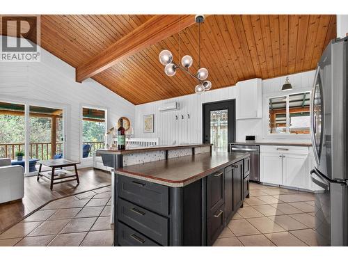 374 Kildare Way, Vernon, BC - Indoor Photo Showing Kitchen