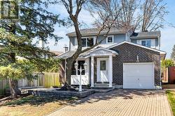 13 VALLEY RIDGE STREET  Ottawa, ON K2E 7W1