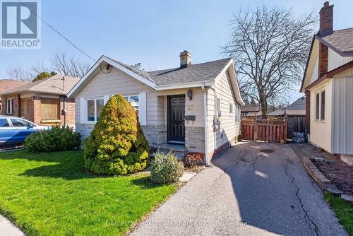 23 PATRICIA AVENUE  Oshawa, ON L1H 5W1