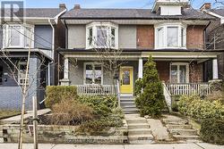 118 MOUNTJOY AVENUE Toronto, ON M4J 1J8