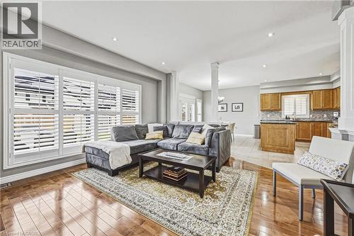 419 Dicenzo Drive, Hamilton, ON - Indoor Photo Showing Living Room
