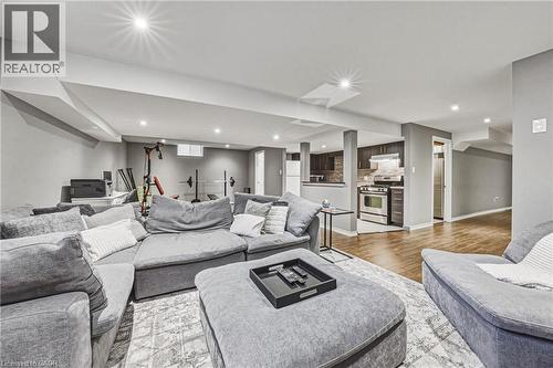 419 Dicenzo Drive, Hamilton, ON - Indoor Photo Showing Living Room