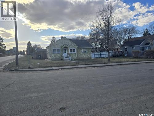 201 R AVENUE N  Saskatoon, SK S7L 2Y6