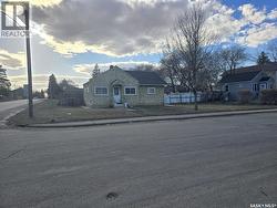 201 R AVENUE N  Saskatoon, SK S7L 2Y6