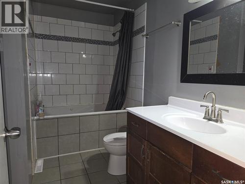 719 3Rd Street E, Assiniboia, SK - Indoor Photo Showing Bathroom