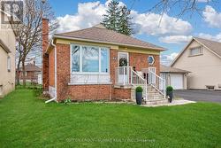 51 BARRHEAD CRESCENT Toronto, ON M9W 3Z8