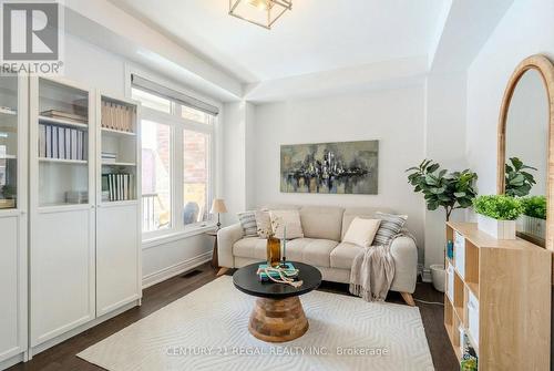 25 Elysian Fields Circle, Brampton, ON - Indoor Photo Showing Living Room