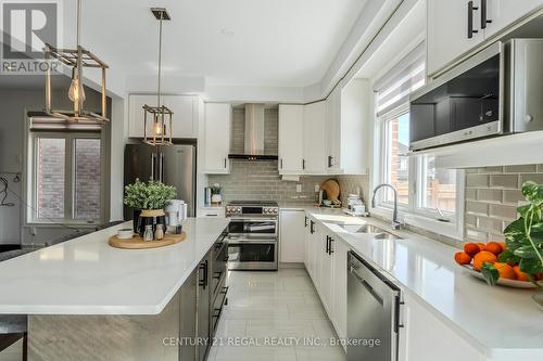 25 Elysian Fields Circle, Brampton, ON - Indoor Photo Showing Kitchen With Double Sink With Upgraded Kitchen