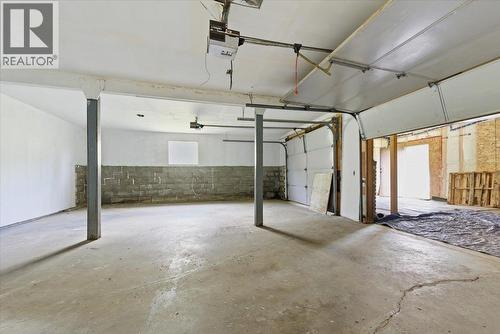 8163 Buchanan Road, Coldstream, BC - Indoor Photo Showing Garage