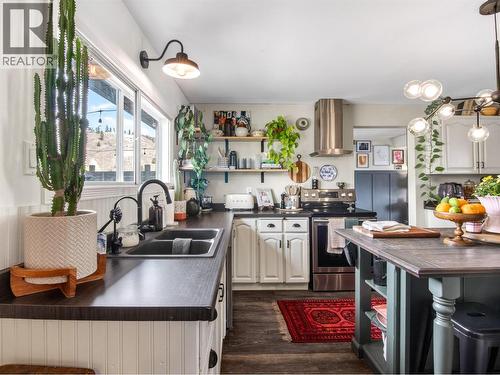8114 River Road, Oliver, BC - Indoor Photo Showing Kitchen With Double Sink