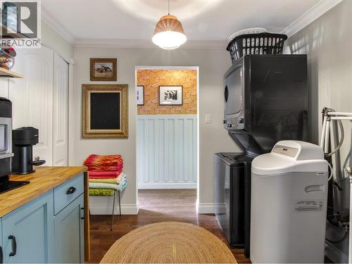 8114 River Road, Oliver, BC - Indoor Photo Showing Laundry Room