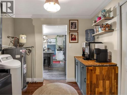 8114 River Road, Oliver, BC - Indoor Photo Showing Laundry Room