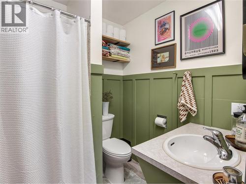 8114 River Road, Oliver, BC - Indoor Photo Showing Bathroom