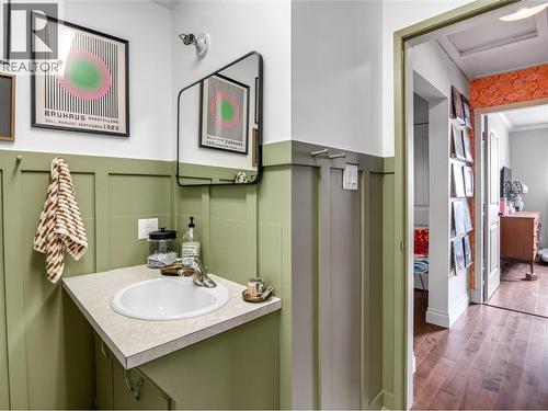 8114 River Road, Oliver, BC - Indoor Photo Showing Bathroom