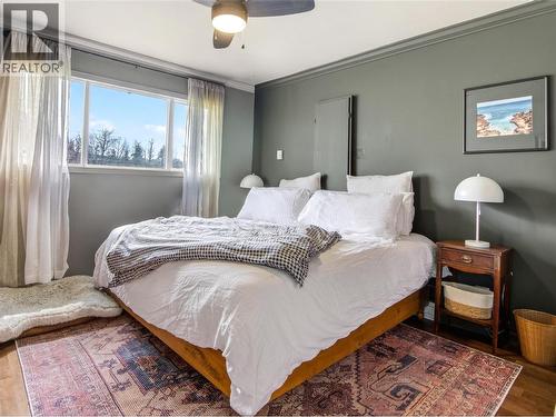 8114 River Road, Oliver, BC - Indoor Photo Showing Bedroom