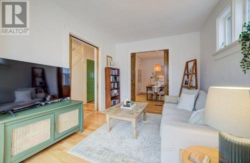8 Spring Street E, Waterloo, ON - Indoor Photo Showing Living Room