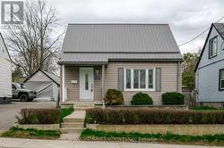 584 PATERSON STREET Peterborough (Town Ward 3), ON K9J 4R2