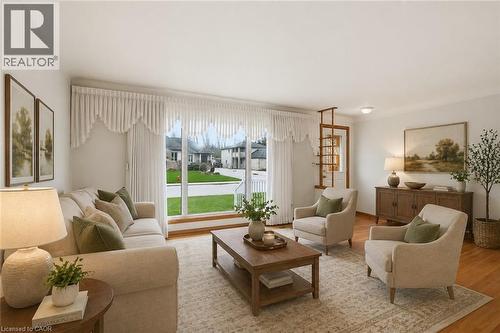 347 Hixon Road, Hamilton, ON - Indoor Photo Showing Living Room
