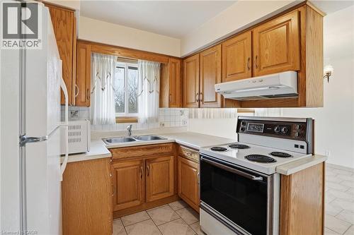 347 Hixon Road, Hamilton, ON - Indoor Photo Showing Kitchen With Double Sink