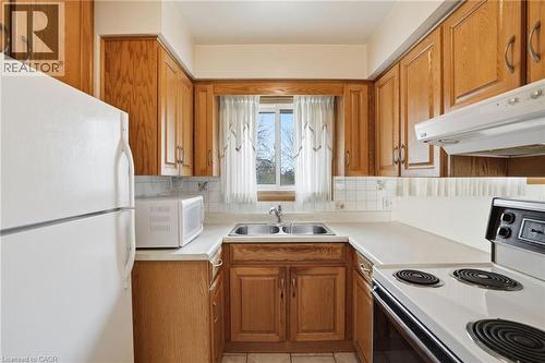 347 Hixon Road, Hamilton, ON - Indoor Photo Showing Kitchen With Double Sink