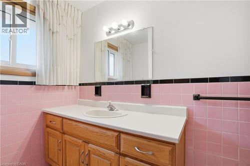 347 Hixon Road, Hamilton, ON - Indoor Photo Showing Bathroom