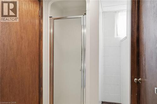 347 Hixon Road, Hamilton, ON - Indoor Photo Showing Bathroom