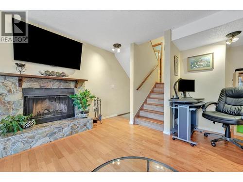 202 Balmoral Place, Port Moody, BC - Indoor Photo Showing Living Room With Fireplace