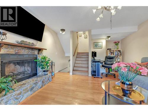 202 Balmoral Place, Port Moody, BC - Indoor Photo Showing Living Room With Fireplace