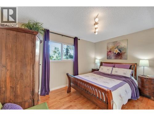 202 Balmoral Place, Port Moody, BC - Indoor Photo Showing Bedroom