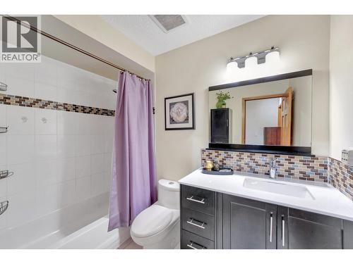 202 Balmoral Place, Port Moody, BC - Indoor Photo Showing Bathroom