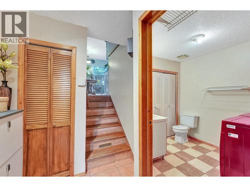 202 Balmoral Place, Port Moody, BC - Indoor Photo Showing Bathroom