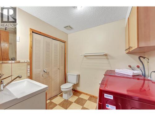 202 Balmoral Place, Port Moody, BC - Indoor Photo Showing Bathroom